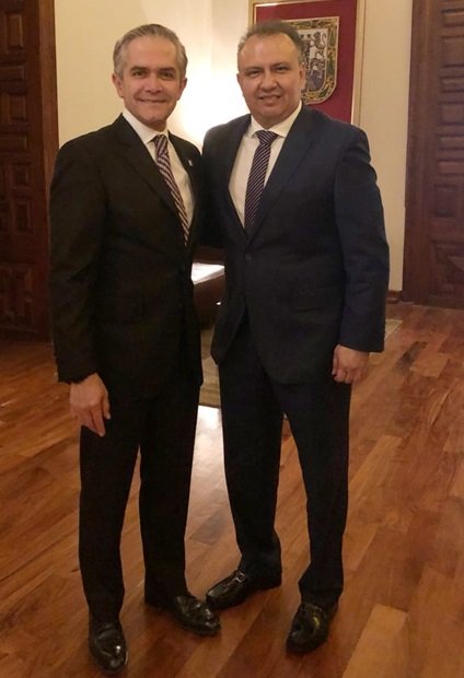 Se reúnen Mancera y Héctor Pablo