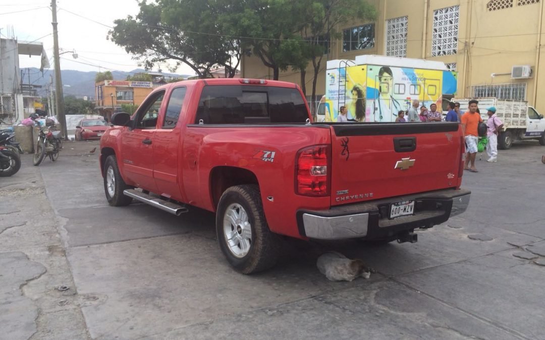 Camioneta recibió varios impactos de arma de fuego