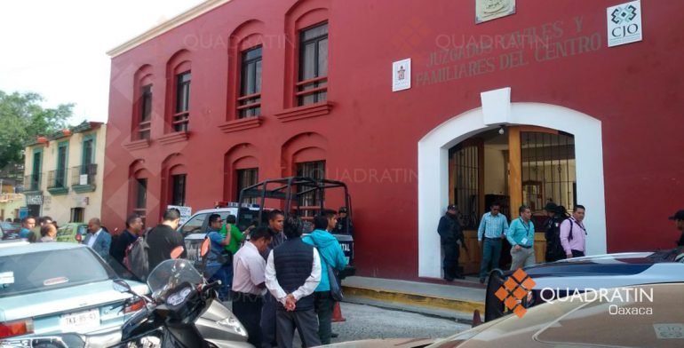 Desalojan juzgados Civiles y Familiares del Centro por supuesta bomba