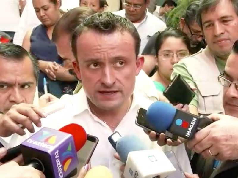 Gestiona Mikel Arriola amparos contra cobros por pipas de agua en Iztapalapa