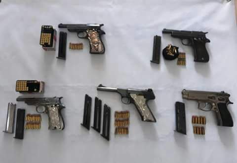 Iban bien armados y cuando los detienen