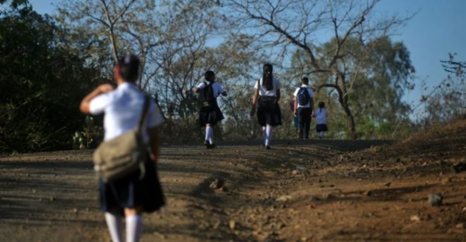 Juez ampara a una niña en contra de autoridades educativas en Oaxaca