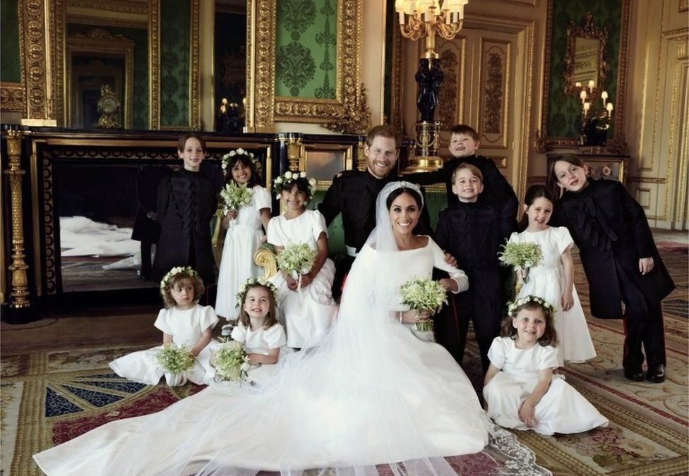 Boda real: el príncipe Harry y Meghan Markle publican los retratos oficiales de su enlace