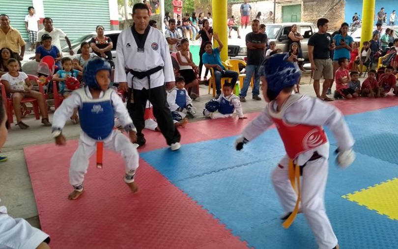 La escuela de Tae Kwon do participa en evento deportivo en Chacalapa