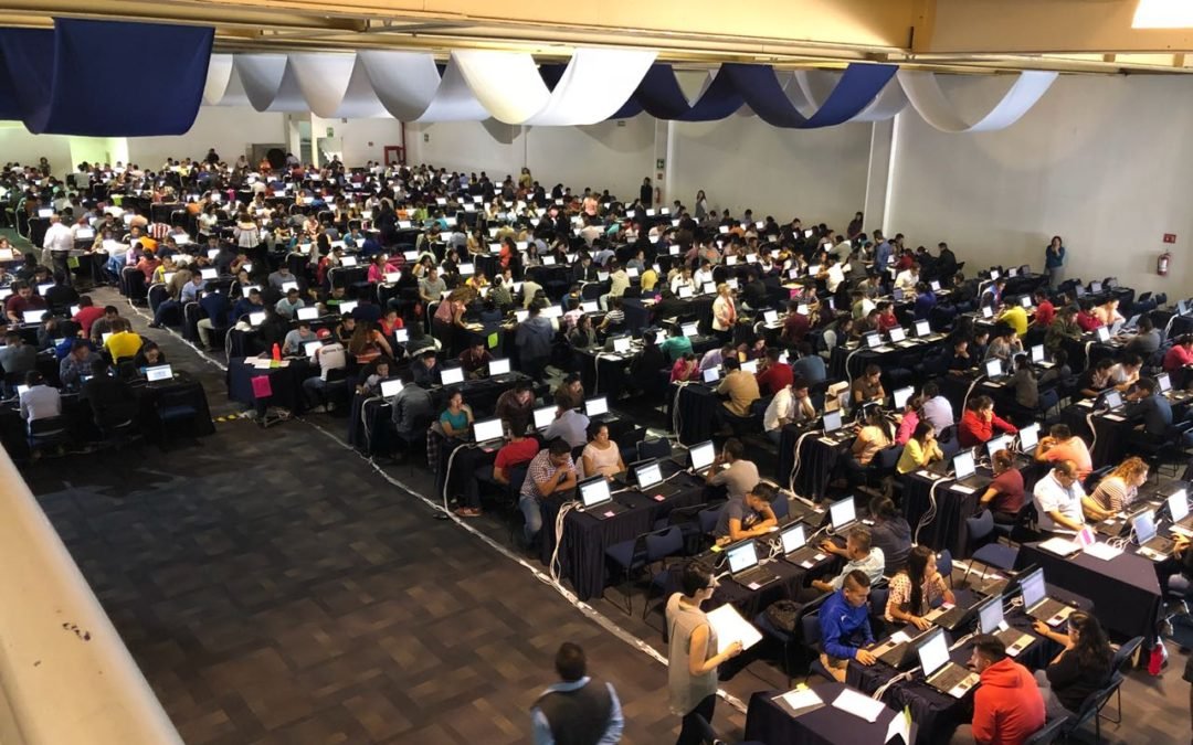 Asisten más de mil personas a evaluación para ocupar plazas docentes en Oaxaca