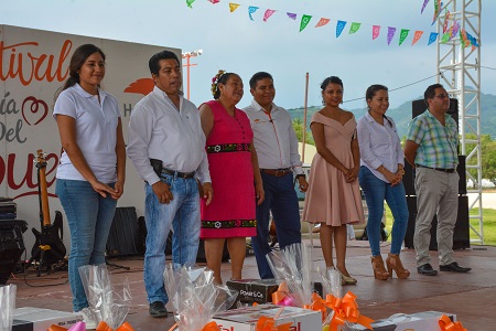 DIF Huatulco celebran Día de los Abuelos