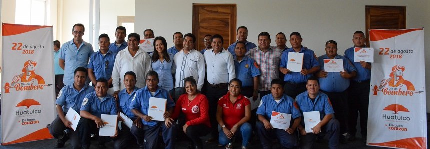 Huatulco celebra al Heroico Cuerpo de Bomberos