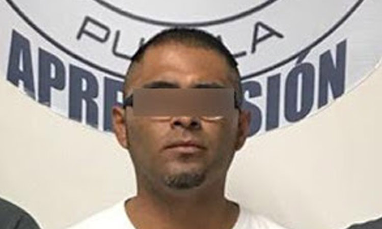 Cae maestro en Puebla, violó a dos alumnas y subió fotos a redes