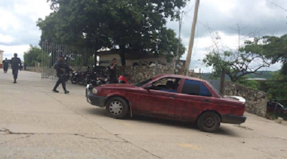 Lo atacan a balazos en carretera federal Pinotepa- Acapulco