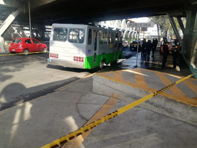 Balean a hombre de 50 años por oponerse a asalto en microbús