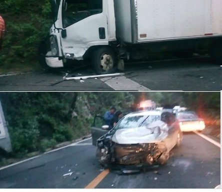 Choca camioneta de mensajeria en la 200