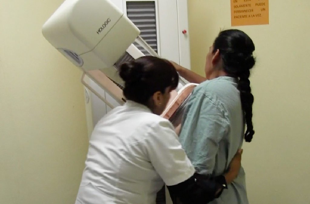 Promueve SSO la autoexploración como medida fundamental contra el cáncer de mama
