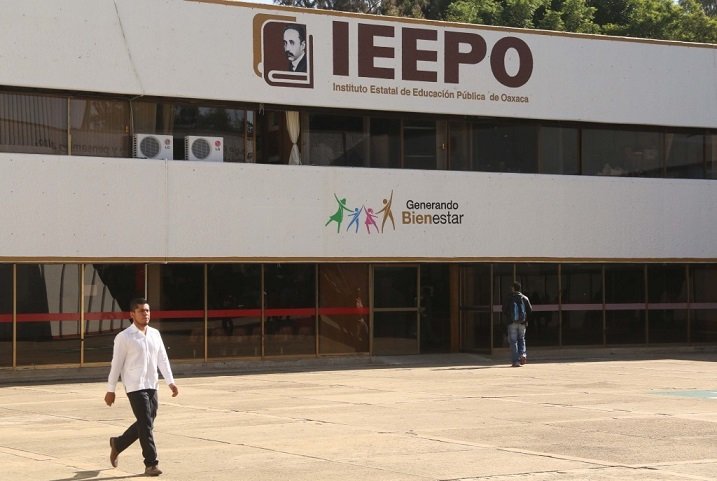 COMUNICADO A LOS TRABAJADORES DE LA EDUCACIÓN Y A LA OPINIÓN PÚBLICA