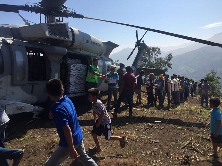 Por aire y tierra, atiende 82 comunidades  afectadas por lluvia