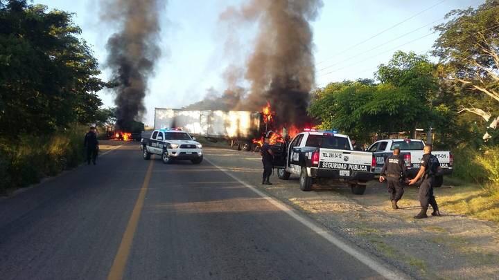 Balacera entre la Marina y sujetos armados en Tomatlán Jalisco.