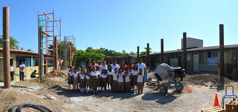 Supervisa obras en escuelas de Santa Cruz Huatulco