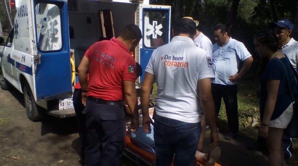 Cae de su propia altura turista capitanía  en Huatulco