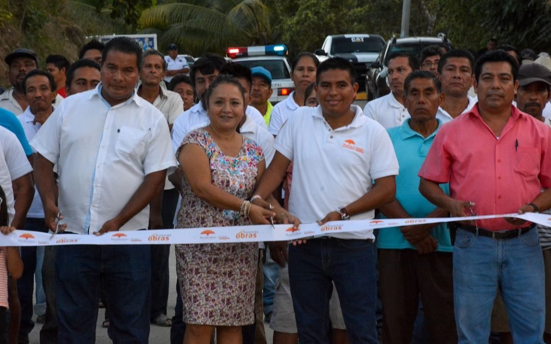 En Huatulco inaugura obra en Bajos de Coyula