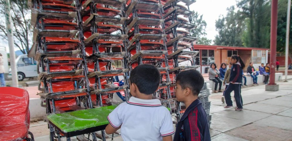 Entrega IEEPO mobiliario escolar al Internado “General de División Ignacio Mejía”