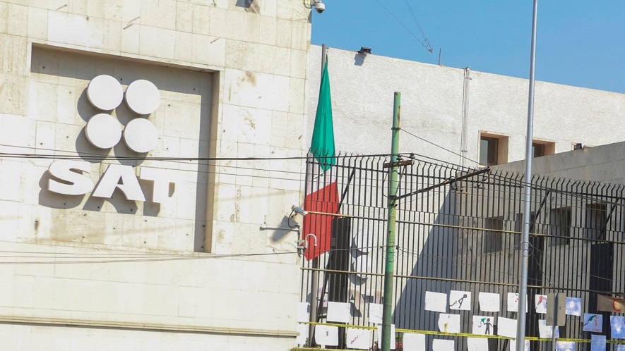 SAT despide al menos a 2 mil personas de 12 oficinas locales