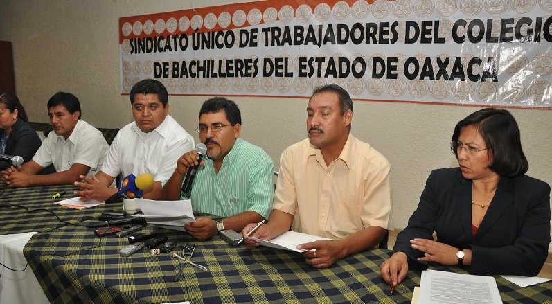 A LOS PADRES DE FAMILIA A LA OPINIÓN PÚBLICA