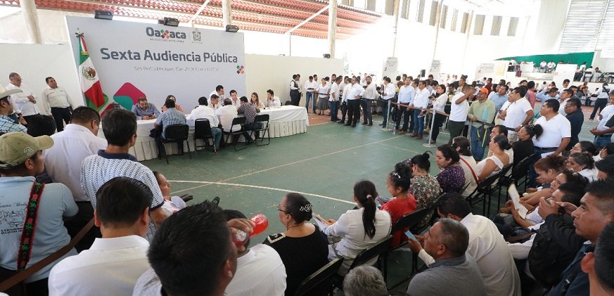 Atiende necesidades y peticiones de habitantes de la Costa