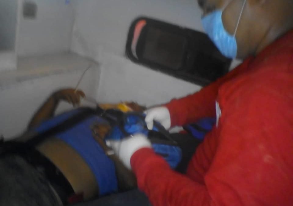 “Bomberos Huatulco” atiende a motociclistas lesionados en San Agustín