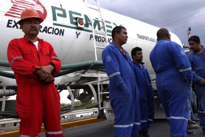 Ejército y Marina toman control de seguridad en instalaciones de Pemex