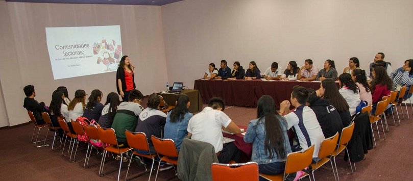 Imparte IEEPO actualización permanente a estudiantes de Normales