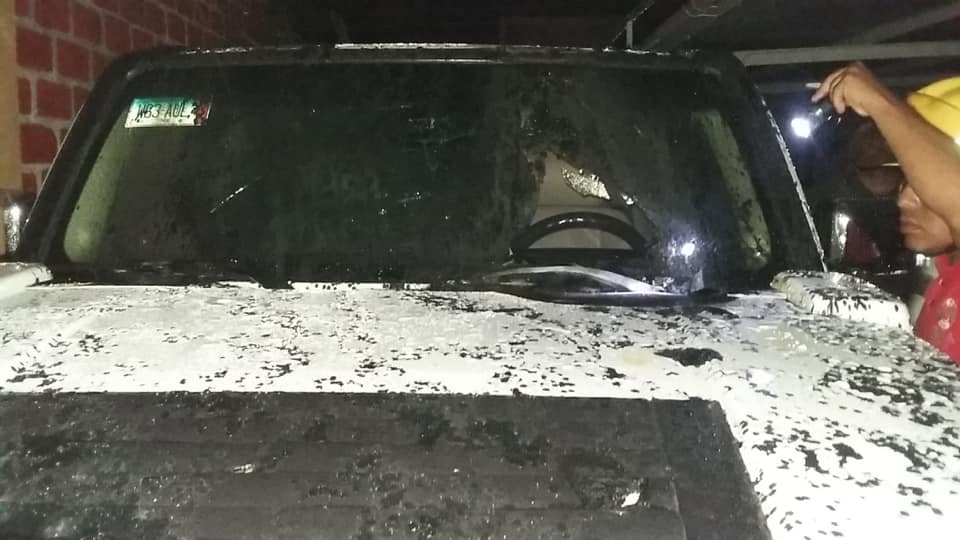 Pirotecnia causa incendio y daños en casa y vehículos en Huatulco