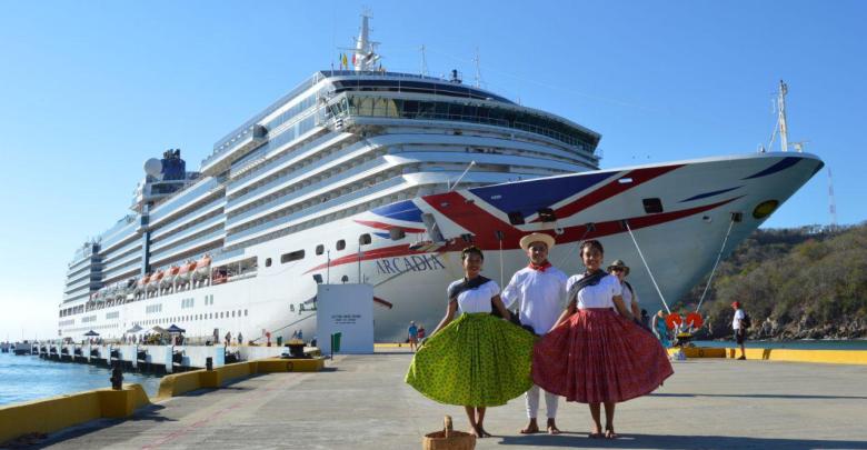 Recibimiento de crucero proveniente de Oranjestad en Huatulco