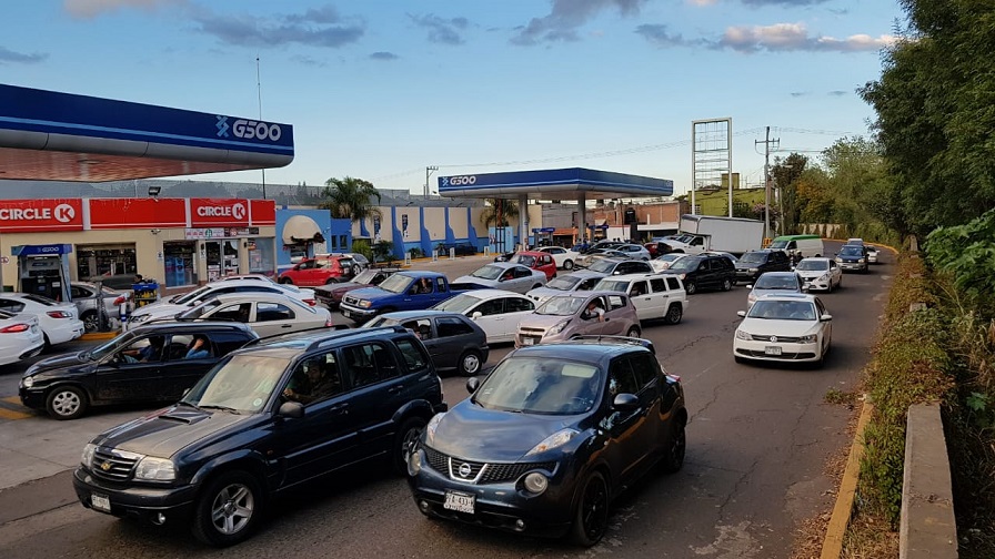 Ya salió el peine, de la falta de gasolina en el país