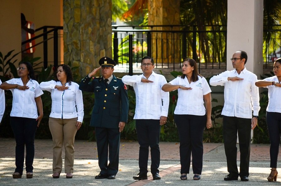 Celebran en Huatulco Aniversario 102 de la Constitución Política de México