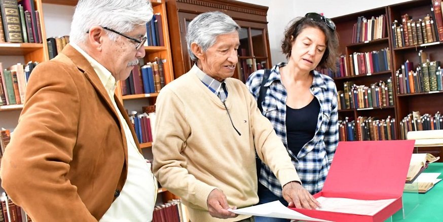 Exhibe biblioteca “Profesor Victoriano A. Flores” del IEEPO colección de documentos históricos