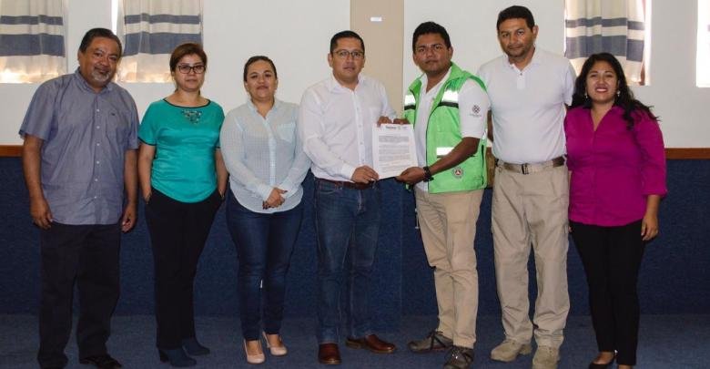 Firman convenio Huatulco y protección civil del estado