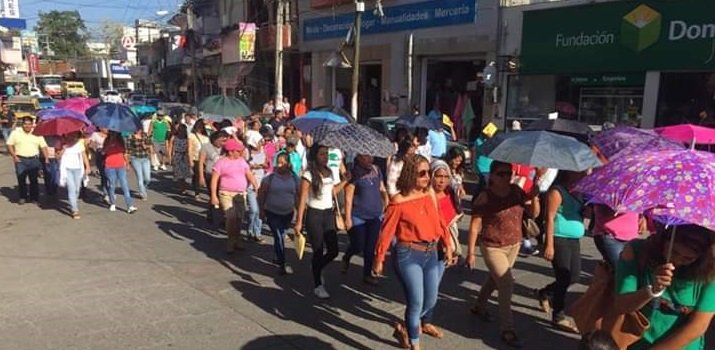Marchan de maestros por sus compañeros asesinados en costa