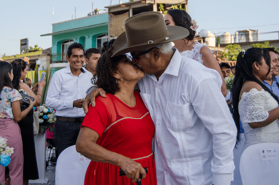 Se realiza con éxito las Bodas Colectivas en Huatulco