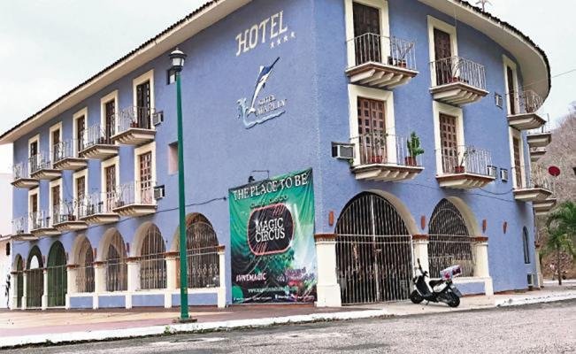 Sección 22 a Murat le piden otro hotel en Puerto Escondido