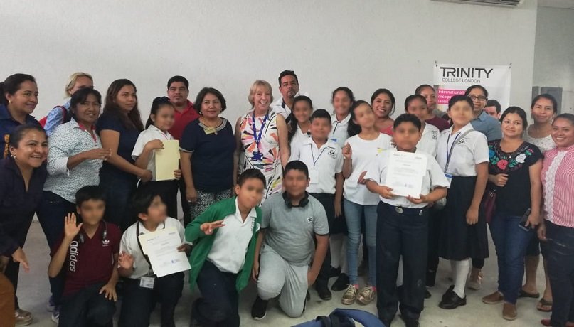 Entrega IEEPO certificaciones de inglés a escolares de educación básica del Papaloapan