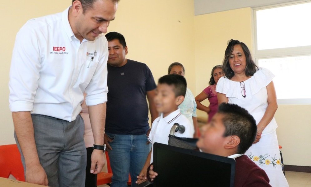 Entrega IEEPO mobiliario y equipo a escuelas de Valles Centrales y el Istmo