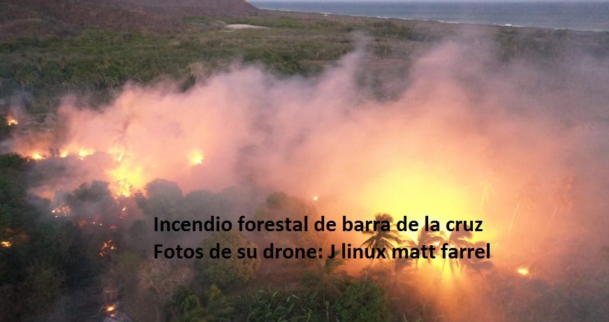 Incendio forestal quema dos casas en Barra de La Cruz