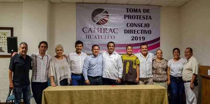 Toman protesta a integrantes de la CANIRAC