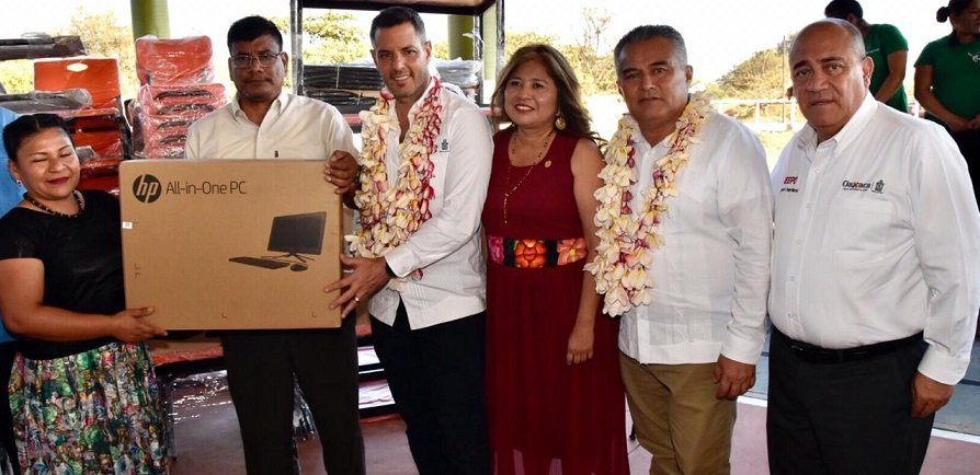 Dota IEEPO de mobiliario y equipo a escuelas de la Costa y el Istmo