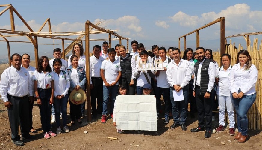 Entregan Icapet y DIF Oaxaca constancias de capacitación y cheques en San Agustín Etla