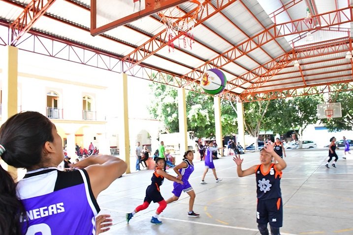 Felicita IEEPO participación de estudiantes de Secundaria  en Encuentro Deportivo, Cultural y Académico