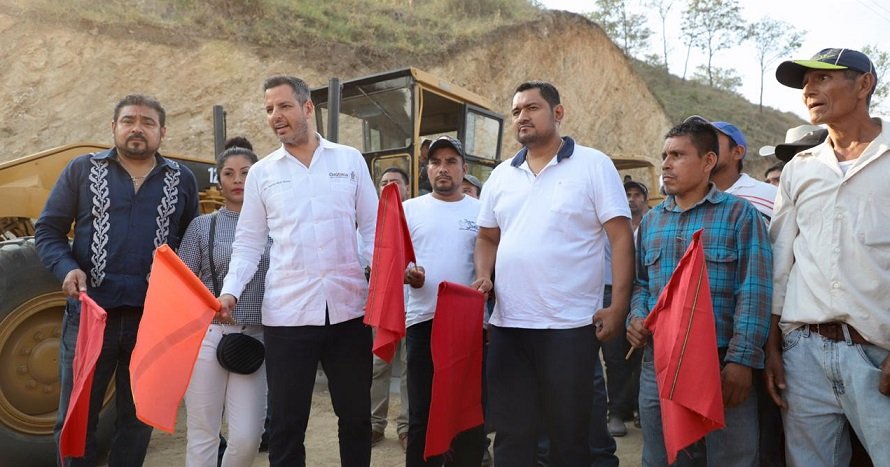 Fortalece Gobierno de Oaxaca conectividad, educación e infraestructura social de Santos Reyes Nopala