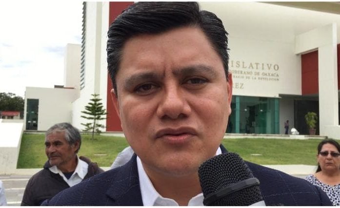Denuncian a Secretario de Turismo por venta de kit de cosméticos