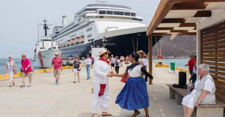 Arriba al puerto de Santa Cruz Huatulco el último crucero de la temporada 2018-2019