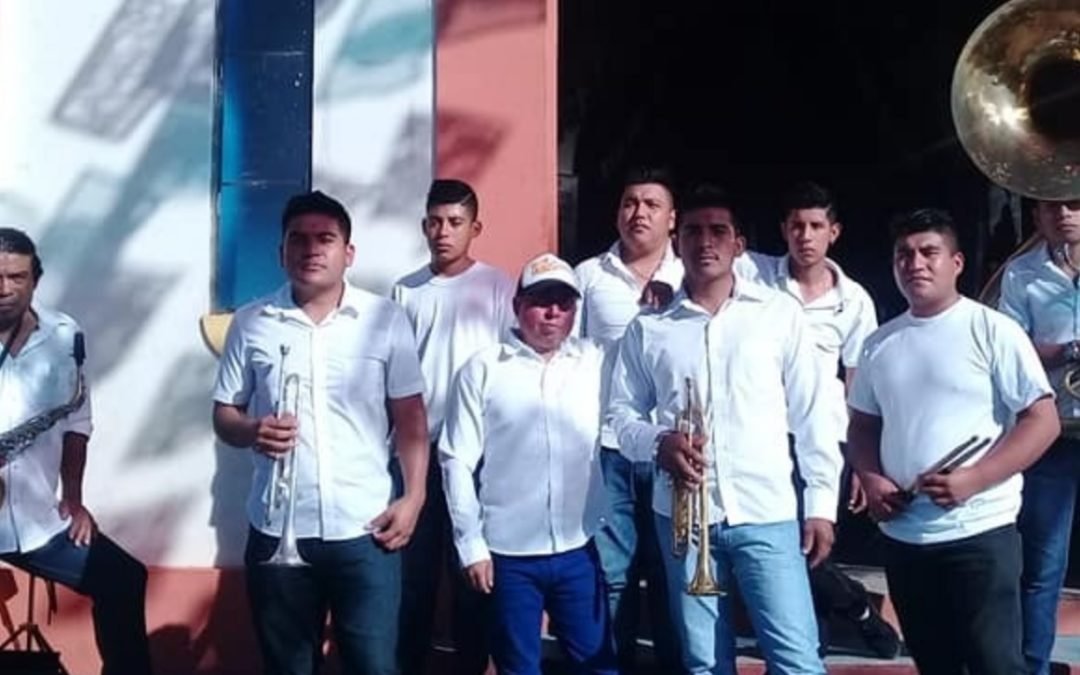 Entre la vida y la muerte el músico herido a balazo por no complacer en Pluma Hidalgo