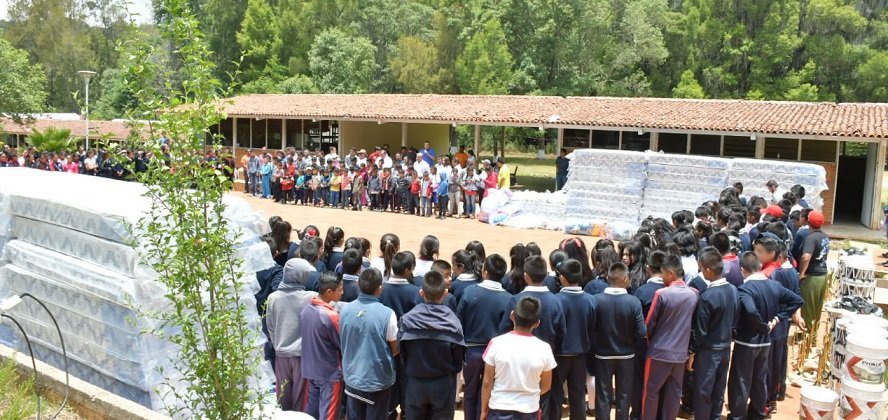 Entregan IEEPO y DIF-Oaxaca apoyos al albergue de Yosondúa afectado por incendio